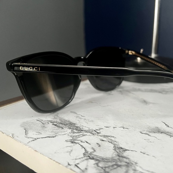 Authentic Gucci sunglasses - Picture 3 of 4